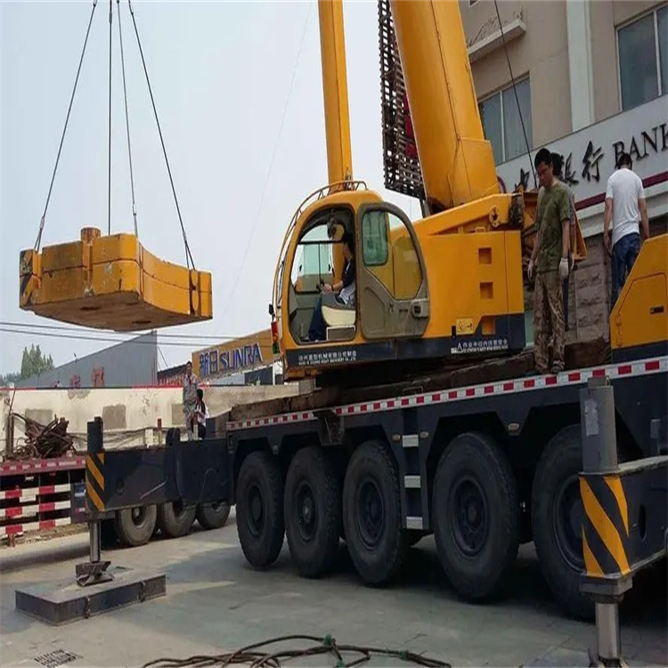 坡头镇当地吊车出租|机器吊装|75吨|工厂搬迁服务